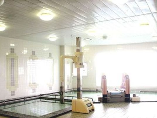 明るい浴室設備