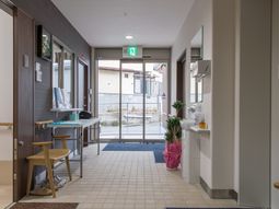 エントランスの明るい空間