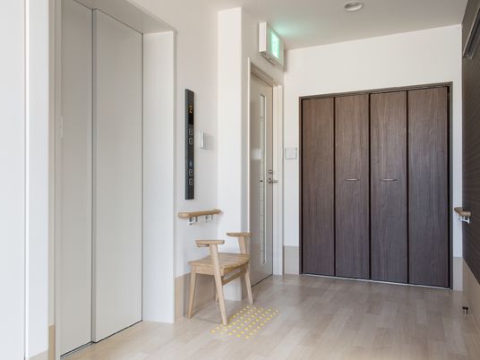 廊下とエレベーター前