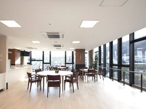 日当たりの良いダイニングルーム