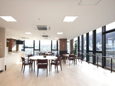 日当たりの良いダイニングルーム