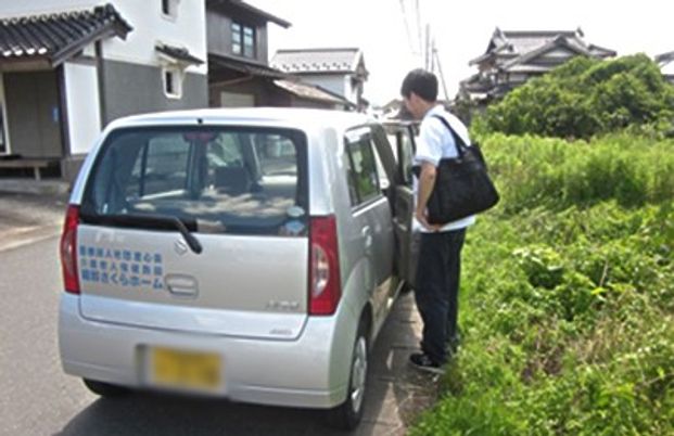 親しみある外観のエントランス