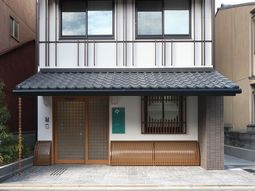 和風の落ち着いたエントランス