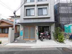 現代的な建物の外観