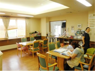 明るい居室の一角