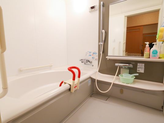 安全な介護用浴室設備