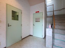 廊下と階段の入り口