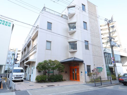 都市型の明るい外観