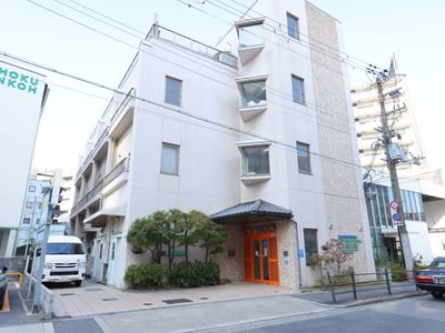 都市型の明るい外観