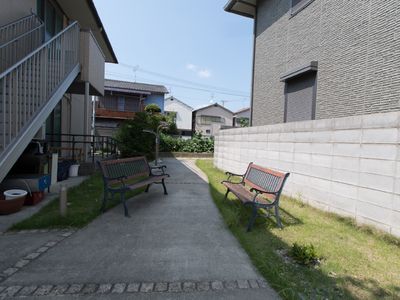 中庭のベンチ景色