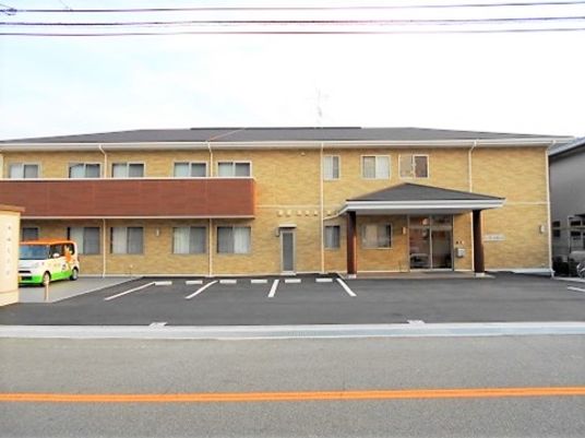 清潔感のある建物正面