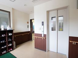 エレベーター付き廊下