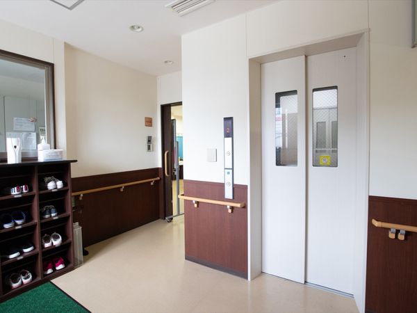 エレベーター付き廊下