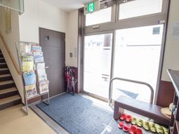 明るく広々としたエントランス