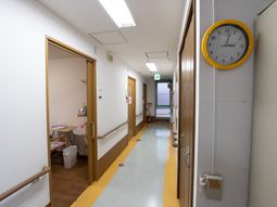 明るい廊下と居室の一部