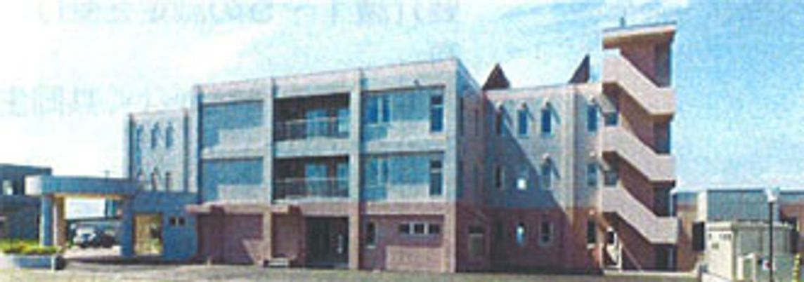 明るい建物外観