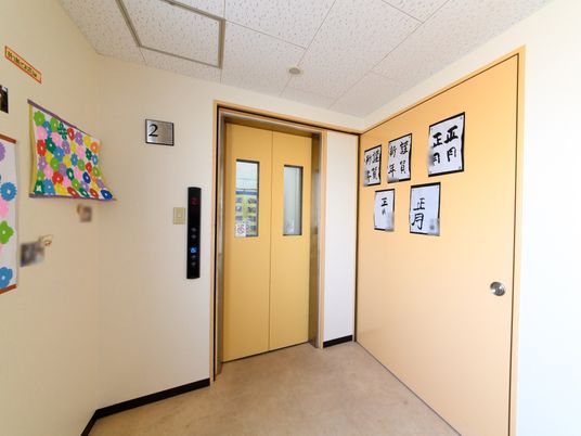 廊下とエレベーター