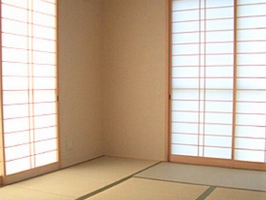 和室の明るい空間