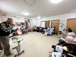 活動中の多目的室
