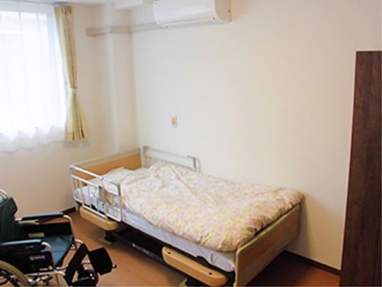 快適な個室のベッド