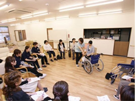 車椅子使用の訓練の様子