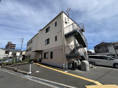 ゆとりのある建物外観