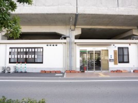 正面外観の建物外観  
