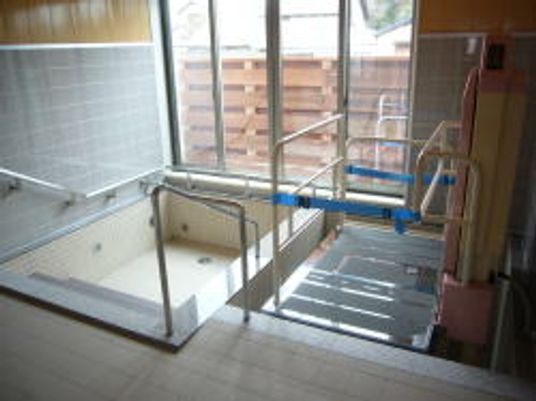 温水プールの洗浄場所
