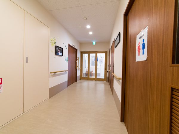 廊下の明るい様子