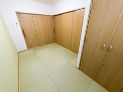 清潔な和室のクローゼット