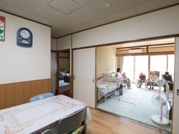 和室の居室と入居者