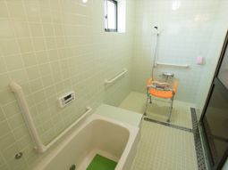 快適な介助用浴室