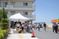施設前の屋外イベント会場  