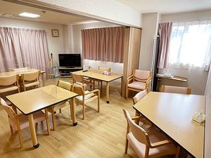 明るい食堂の室内  