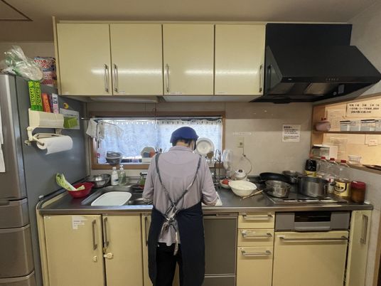 調理中のキッチン