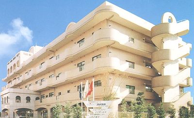落ち着いた外観の建物
