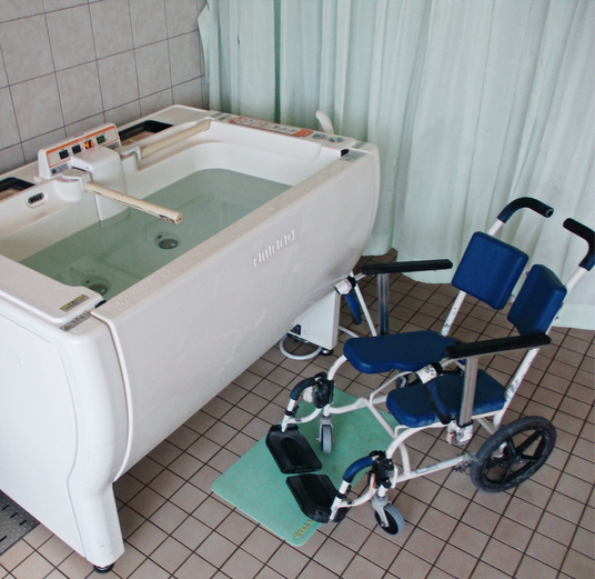 車椅子用の浴室