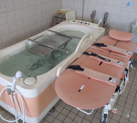 機能訓練装置の浴室