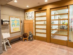 玄関エリアの明るい印象