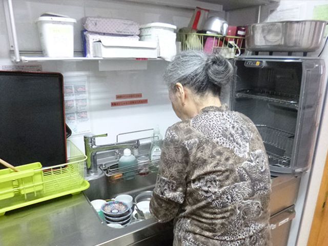 おばあさんのいるキッチン キッチン 調理や後片付けを通じて、入居者の自主性を大切にする空間です。快適な作業が可能です。