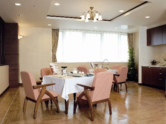 暖かみのある食堂空間