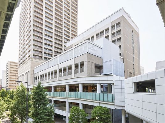 モダンな建物の外観