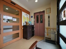 受付とエレベーターの様子
