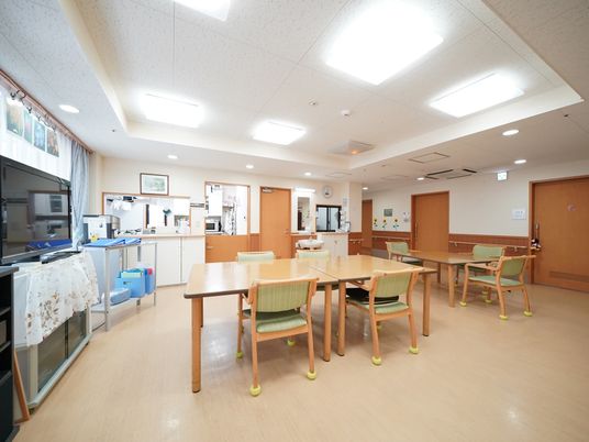 広々とした食堂風景