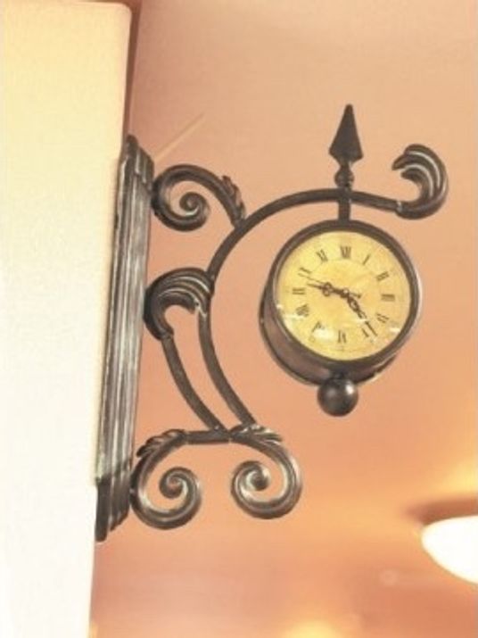 壁掛けの装飾時計