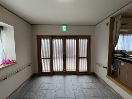 静かな廊下の様子