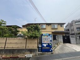 自動販売機とエントランス