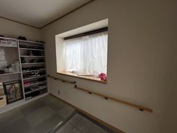 手すり付きの廊下