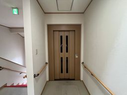 手すりのある廊下