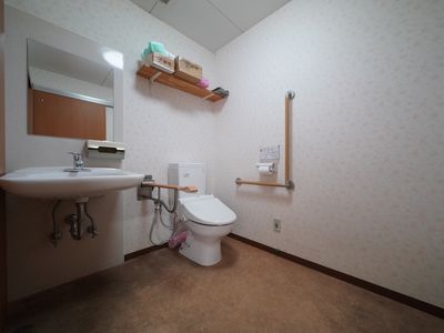 バリアフリー設計の浴室